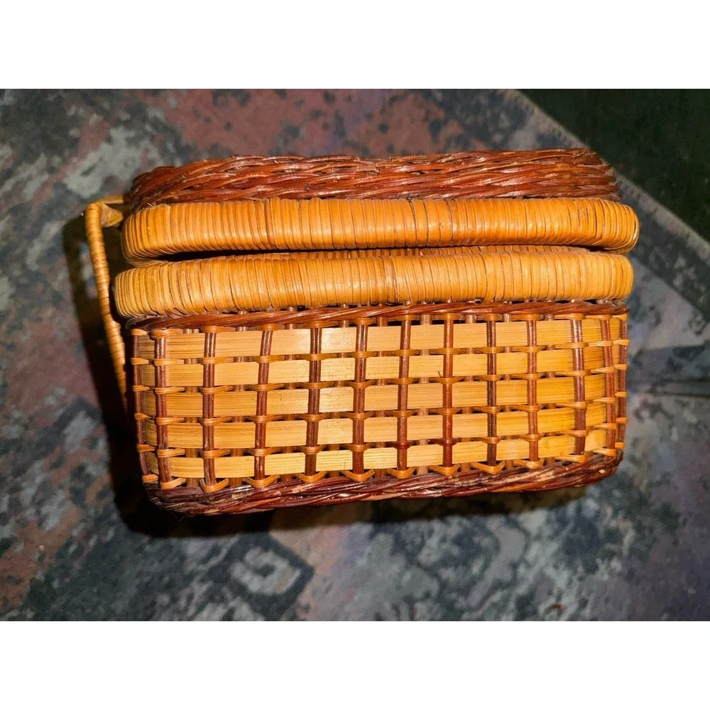 Vintage Woven Wicker Rattan Large‎ Picnic Basket with Folding Handle